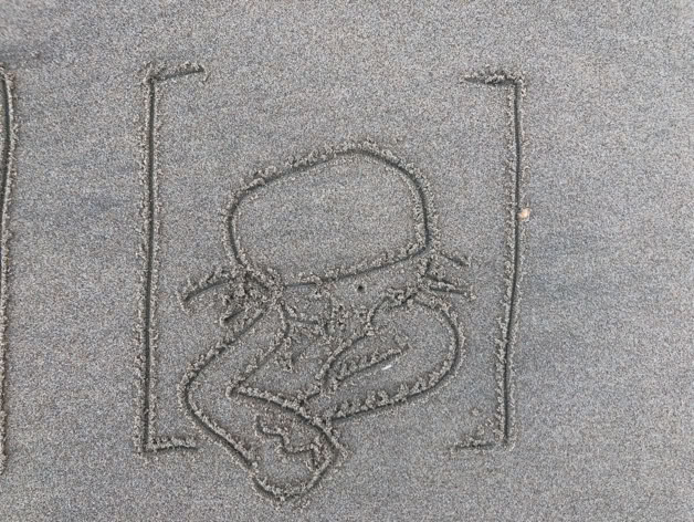 dessins éphémères sur le sable mouillé à marée basse