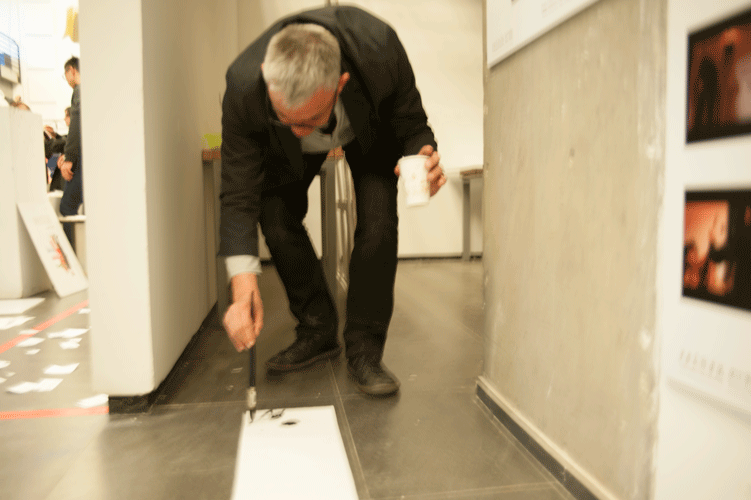 André-Yves, en train de peindre lors du Workshop de 2016 à la CAFA, Beijing